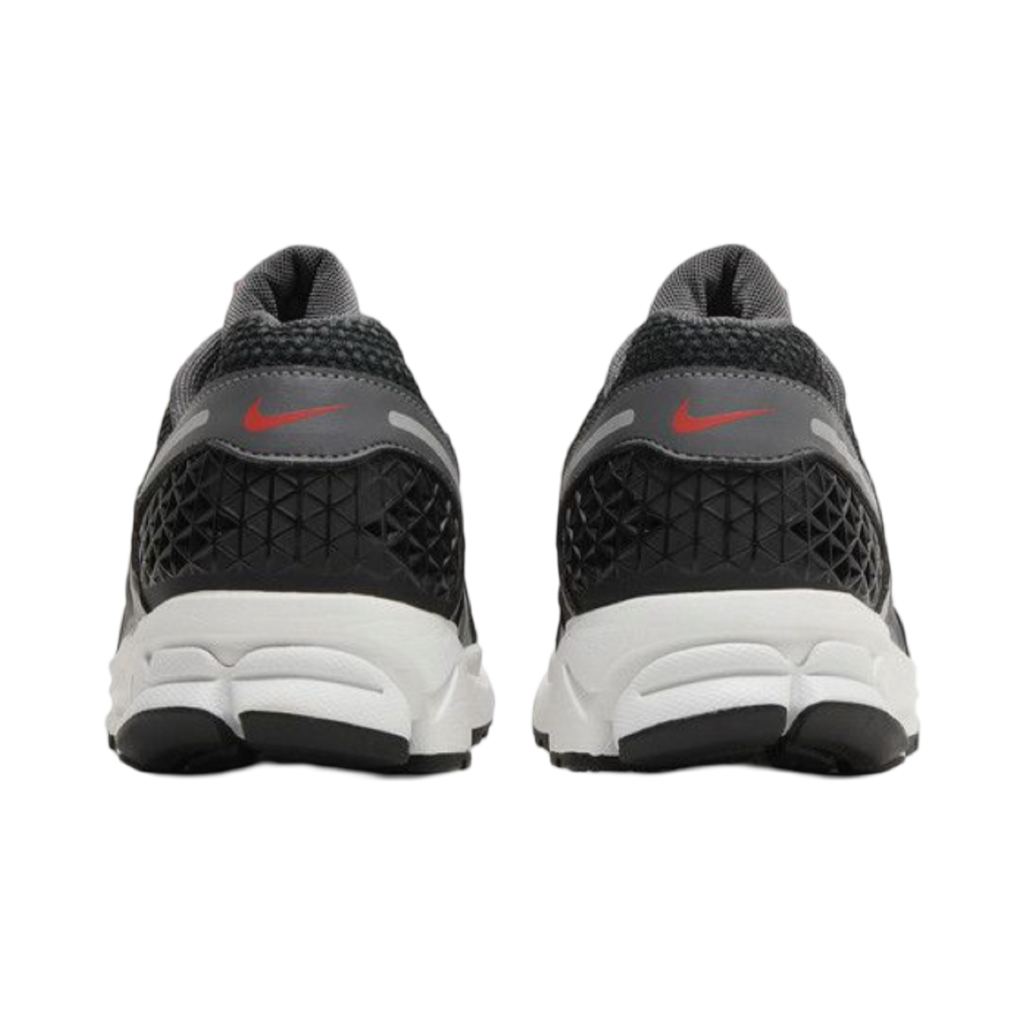 NIKE ZOOM VOMERO 5