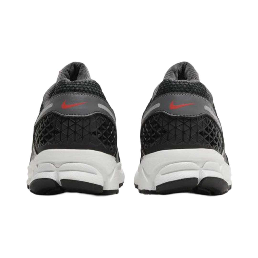 NIKE ZOOM VOMERO 5